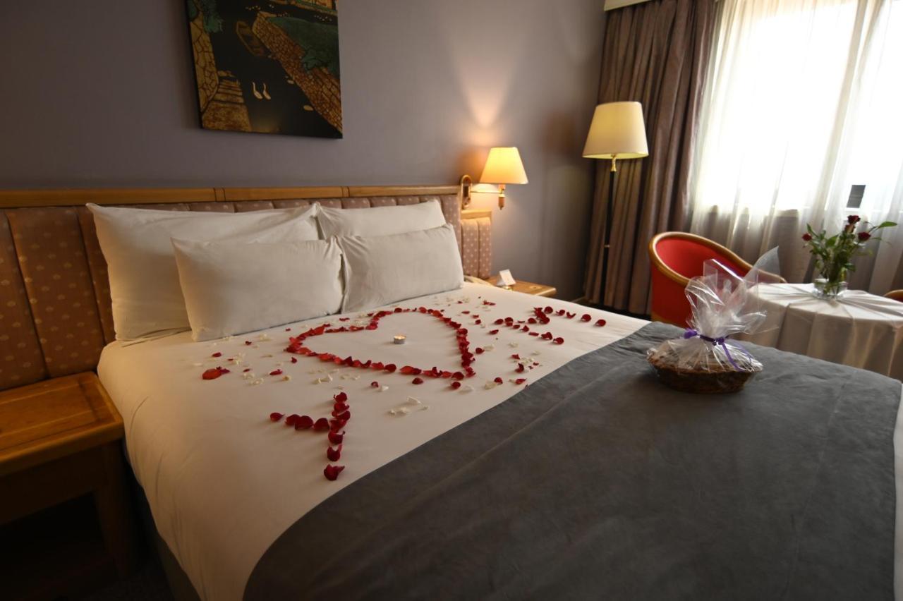 Hotel Mercure Alger Aeroport Maison Blanche Ngoại thất bức ảnh A bedroom at the hotel