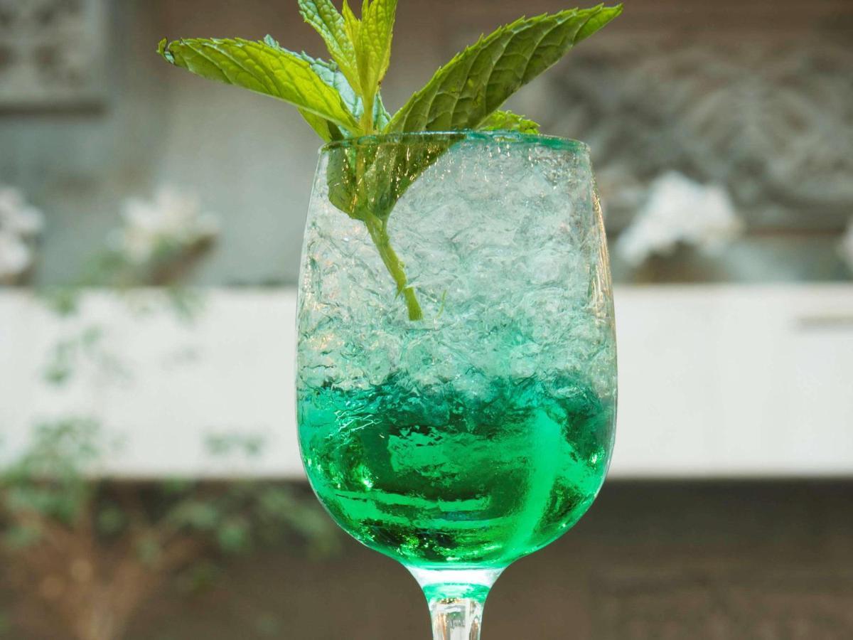 Hotel Mercure Alger Aeroport Maison Blanche Ngoại thất bức ảnh A glass of green absinthe soda