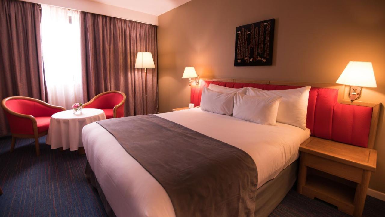 Hotel Mercure Alger Aeroport Maison Blanche Ngoại thất bức ảnh A room at the hotel