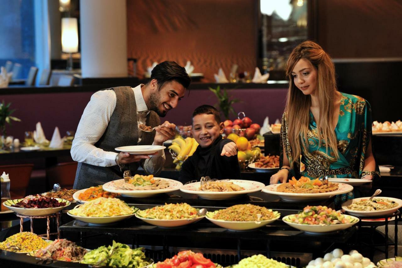 Hotel Mercure Alger Aeroport Maison Blanche Ngoại thất bức ảnh A buffet at a hotel in Dubai