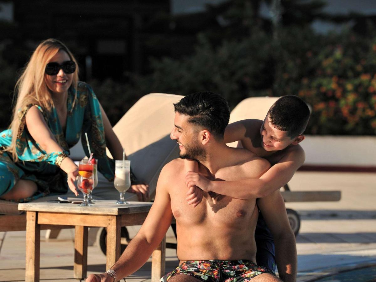 Hotel Mercure Alger Aeroport Maison Blanche Ngoại thất bức ảnh A gay couple